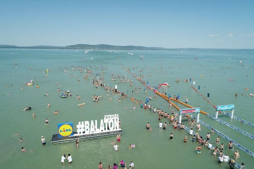 الآلاف يشاركون في أطول سباق للسباحة في المياه المفتوحة بأوروبا