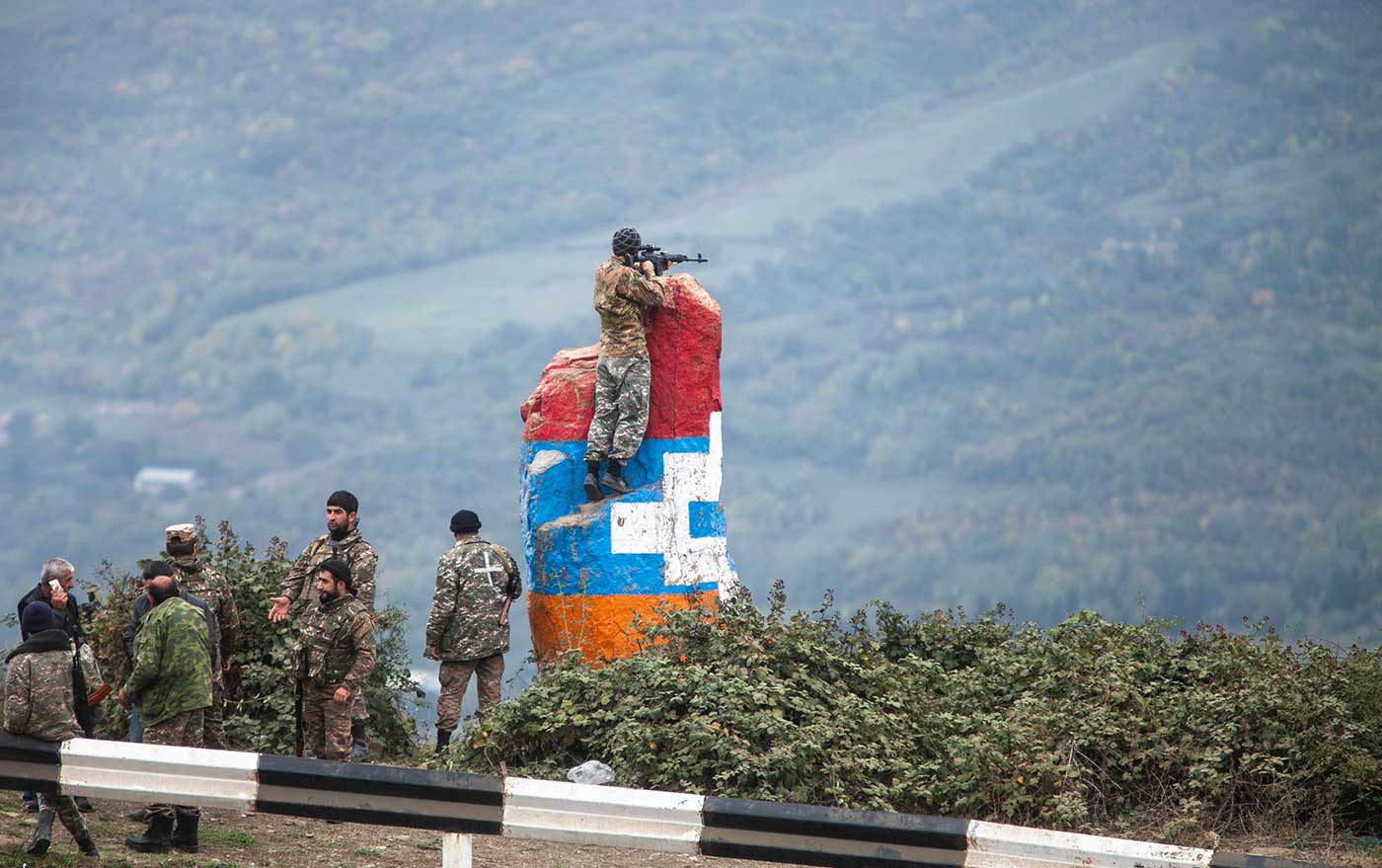 استمرار القتال بين أذربيجان وأرمينيا رغم وقف إطلاق النار
