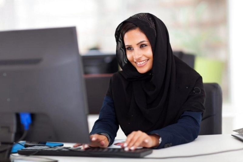 المرأة الإماراتية العاملة